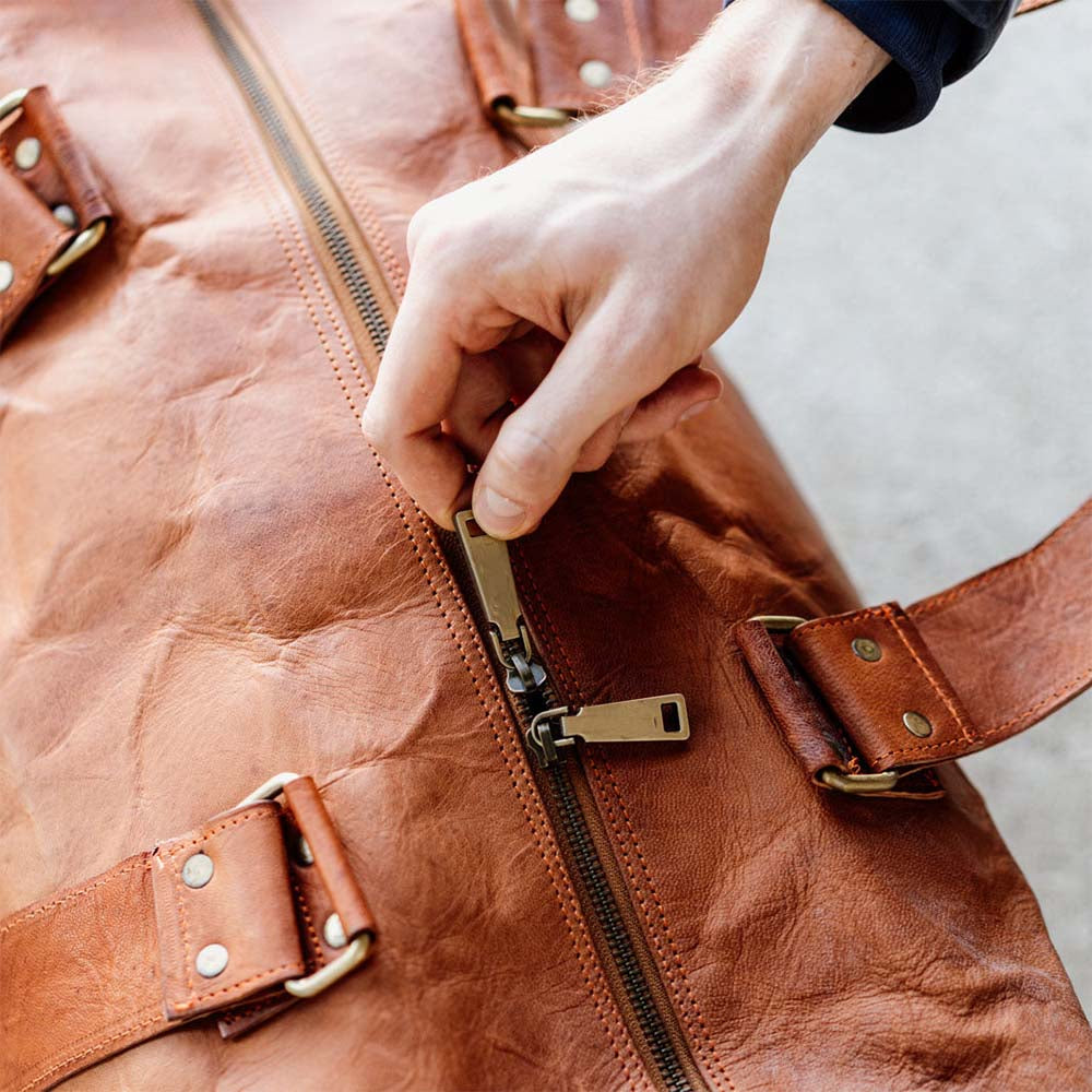 CraftShades - 20 Inch brown duffle leather bag