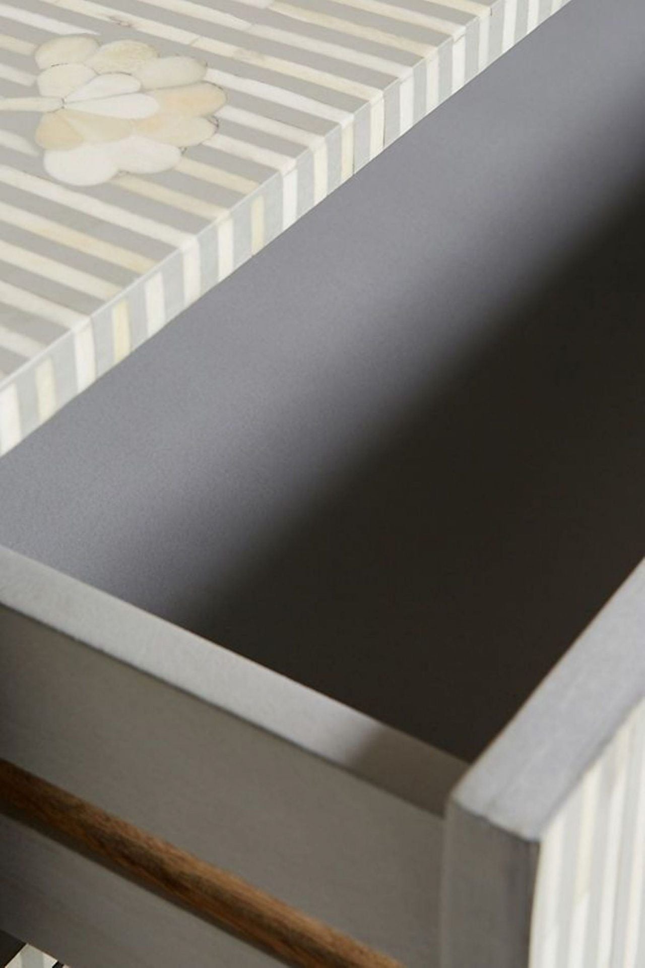 Bone Inlay Chest of 6 Drawers Flower Design Table in Grey Color