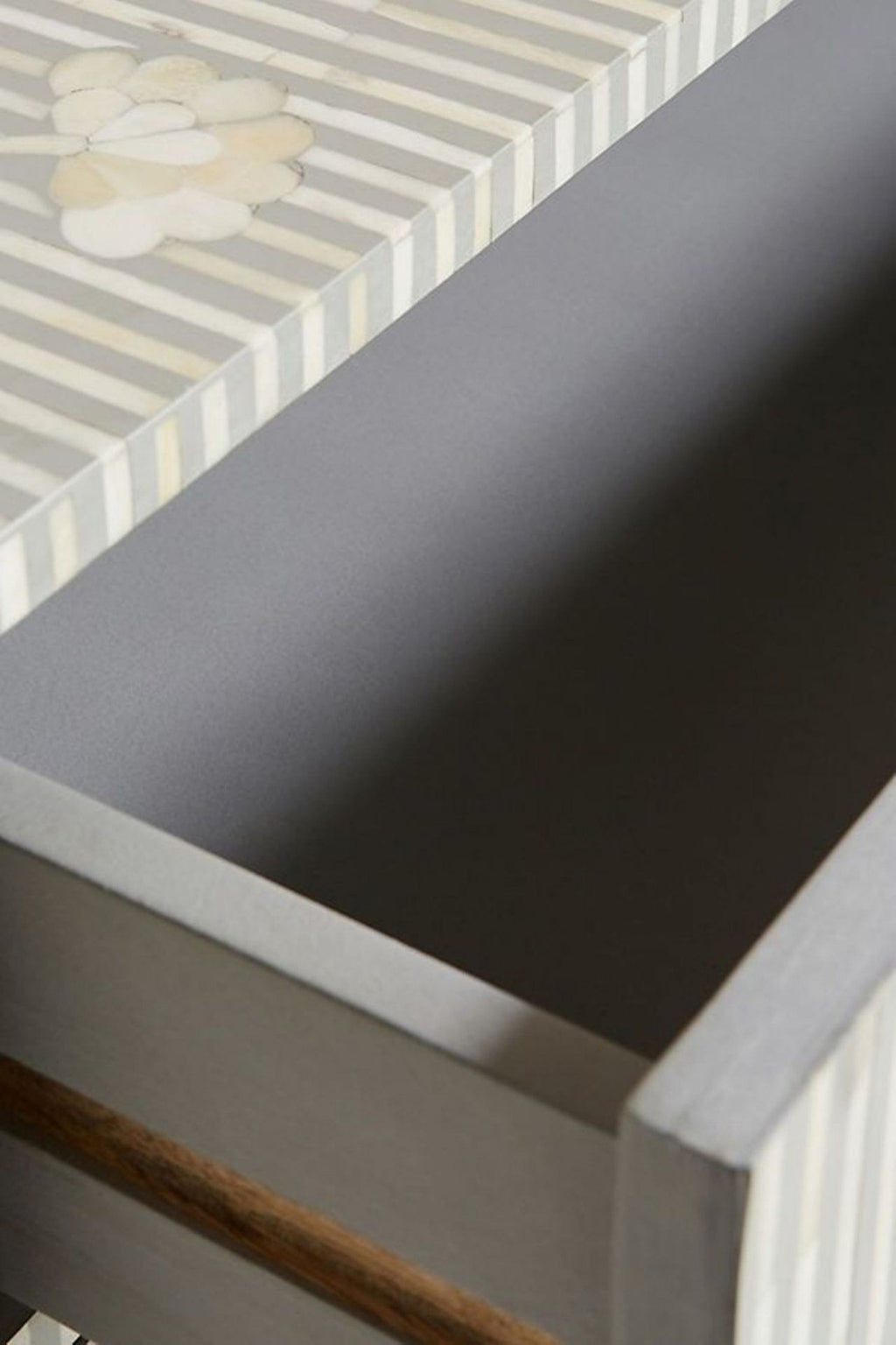 Bone Inlay Chest of 6 Drawers Flower Design Table in Grey Color