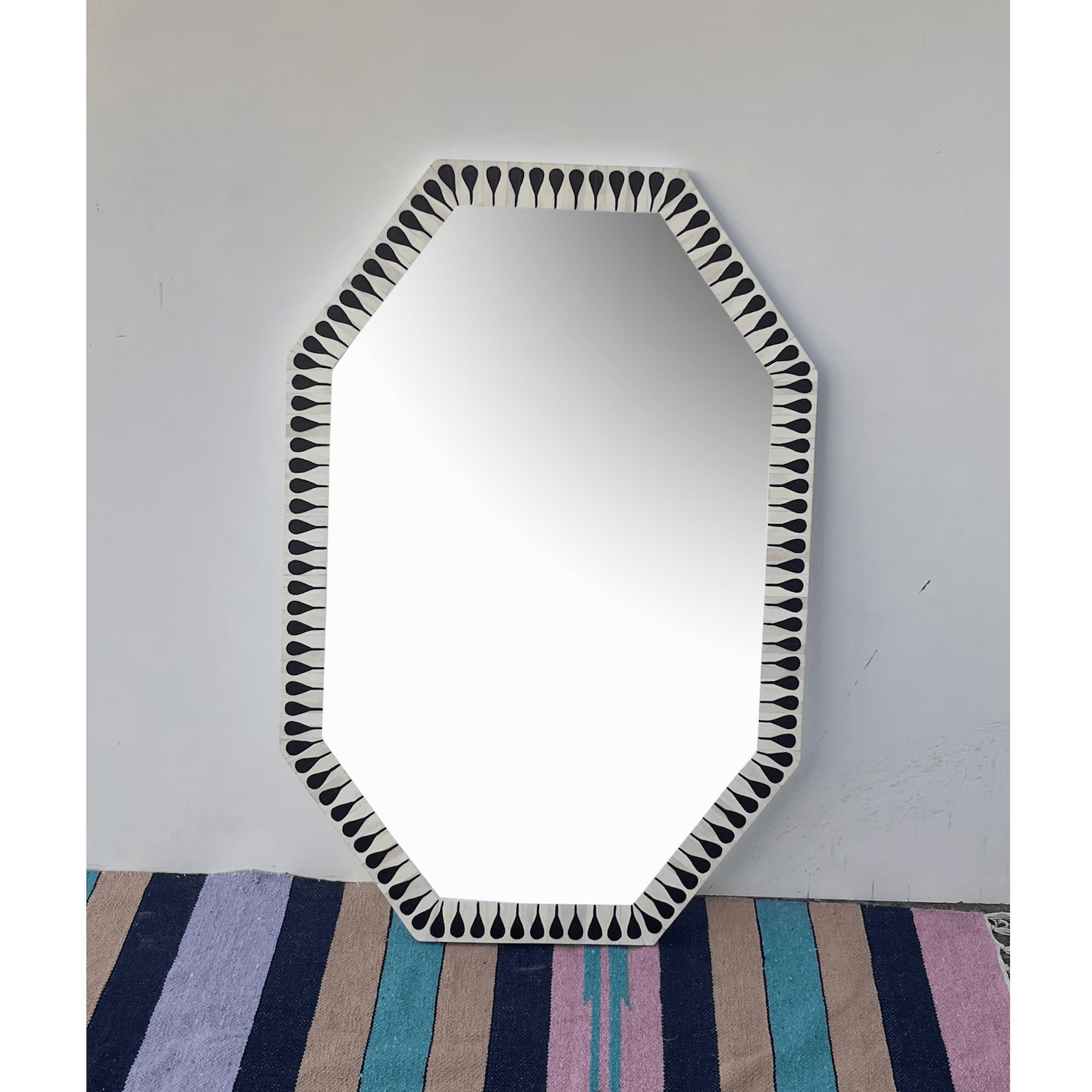 Handmade Bone Inlay Mirror Frame – Floral Design (White &amp; Black)