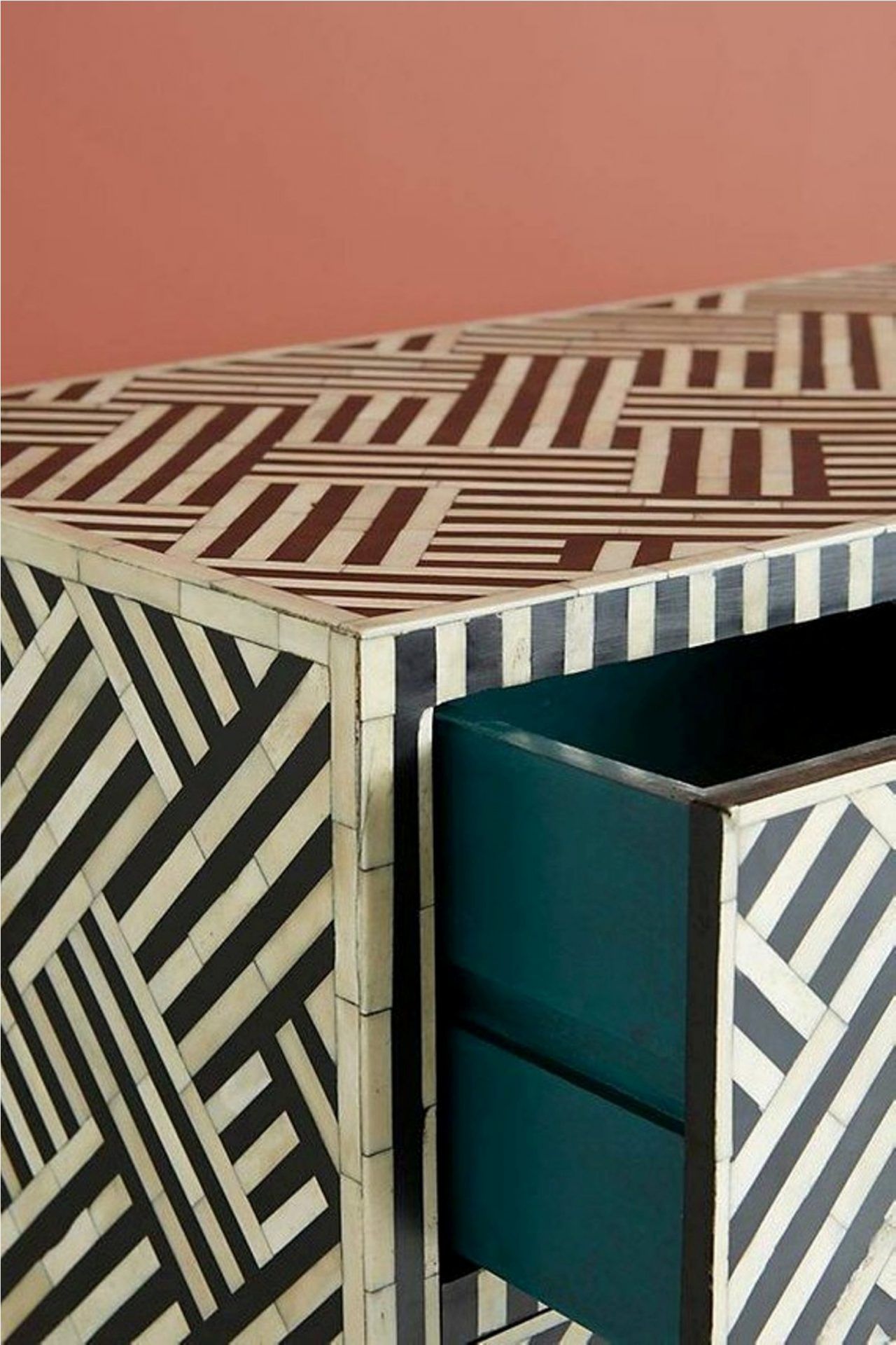 Bone Inlay Optical Inlay Chest of 9 Drawers in Black