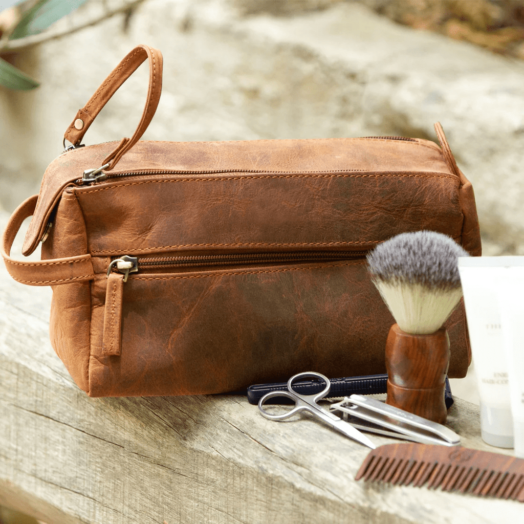 Mens Toiletry Bag, Kit, Custom Wedding Gift, Leather Travel Case, Leather Toiletry Bag, Monogram Dopp Kit, Gifts for Husband