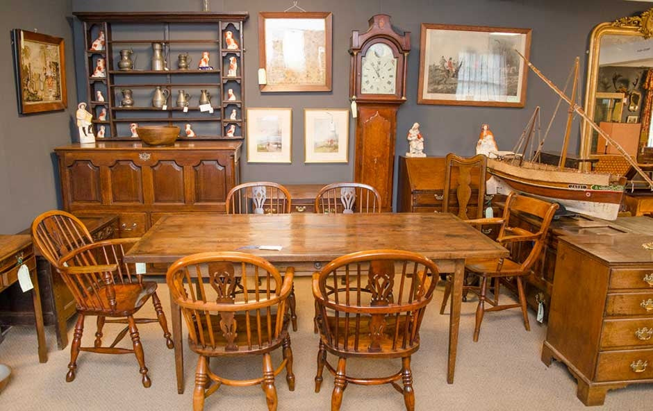 Drawing room dining table